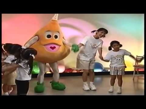 Head,Shoulders,knees,And Toes（からだあそびのうた） - YouTube