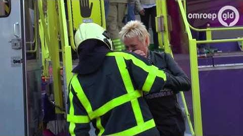 Mensen vast op de kop in kermisattractie Didam
