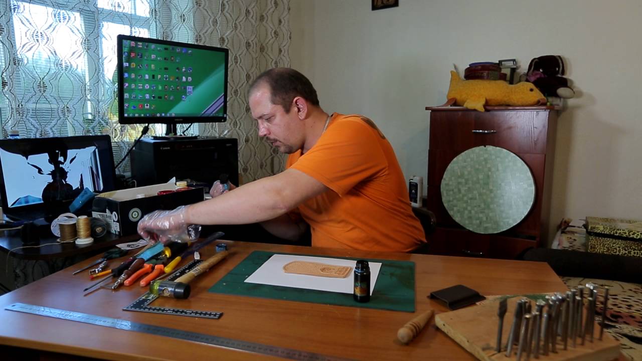 Сделано в Кузбассе: Изготовление кожаной визитницы - YouTube