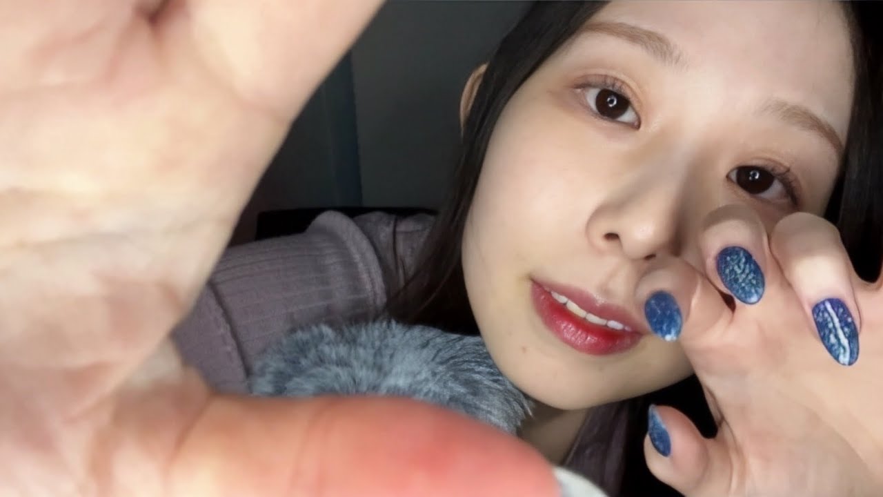 【ASMR】Gentle Hand Movements  (English Whisper)ハンドムーブメント