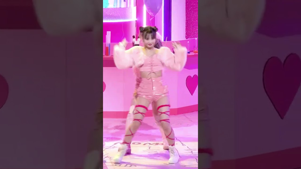 [세로] 트와이스(모모) SCIENTIST 직캠 - 1 / TWICE  Fancam