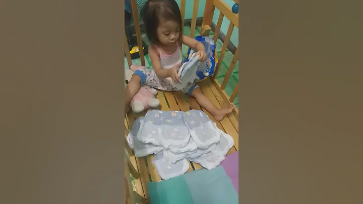 Happy sya sa Diaper niya