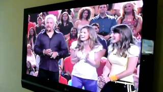 Kristin & Kandis Get On Stage For 1st Minute To Win It Challenge!