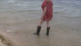 TESTING MY COCO CHANEL BLACK LEATHER RIDING BOOTS IN THE SEA