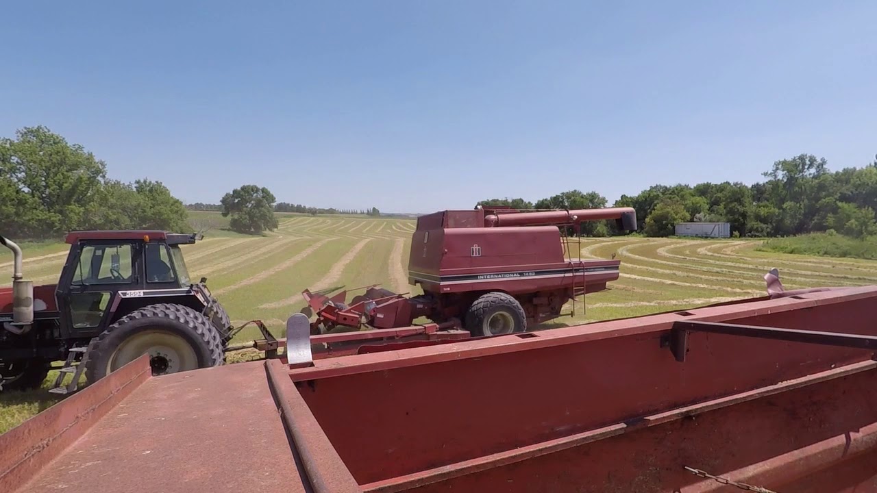 Picking up swaths with the 1482