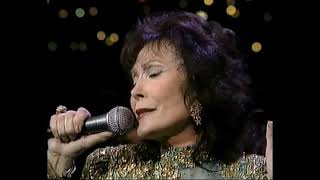 Loretta Lynn - Somebody Somewhere (Don't Know What He's Missin' Tonight)