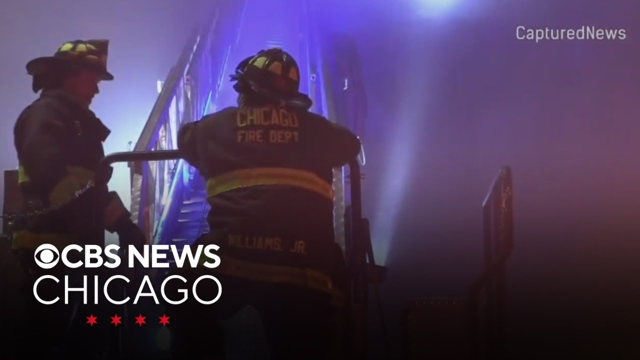 No one hurt in West Loop Chicago restaurant building fire - YouTube