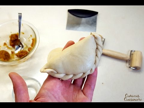 Repulgue How to Seal an Empanada (Repulgue) - YouTube