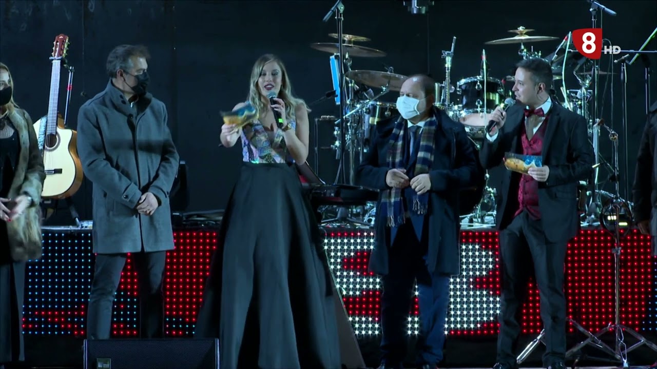 CAMPANADAS desde LA BAÑEZA 2021 | Nochevieja