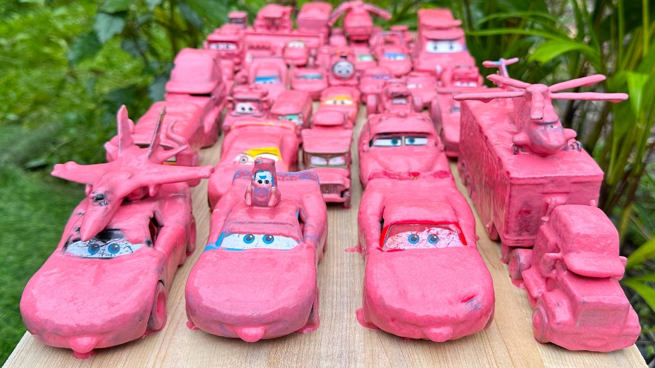 Уберите грязные мини-машинки и колонны автомобилей Диснея 🏎🚗🚚! Поиграйте в саду!