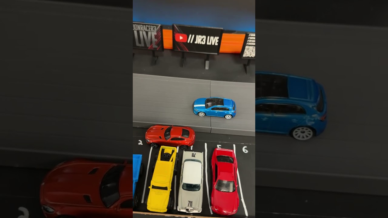 Hot Wheels Mercedes AMG vs 6x6 vs Unimog