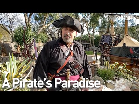 Video: Design unic de dormitor de Steve Kuhl Dispunând de o navă de pirat