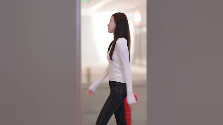 【356】美到极致一定是素和雅 #美女 #气质美女 #匀称身材 - 天天要闻