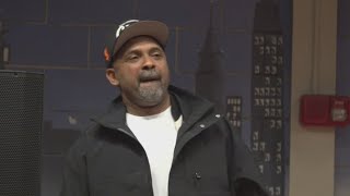 Mike Epps talks to Memphis students about bullying