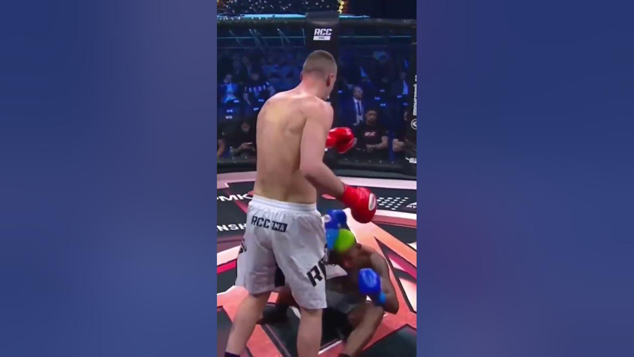 Бэкфист удар локтем