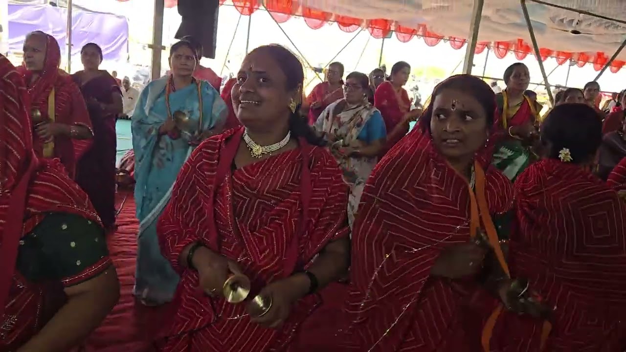 लातूर येथील वारकरी संप्रदाय कुंभमेळ्यात हरिपाठ