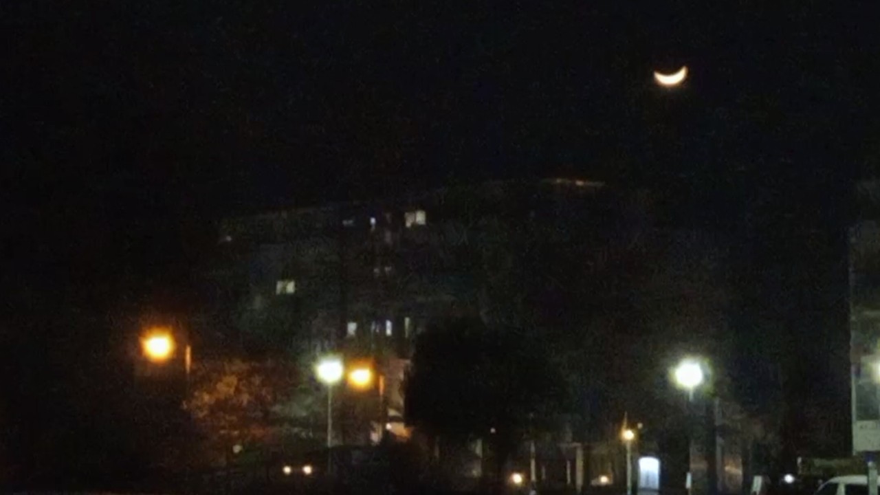 Moon Setting Over a Quiet Residential Night | Near Silent (31 min)