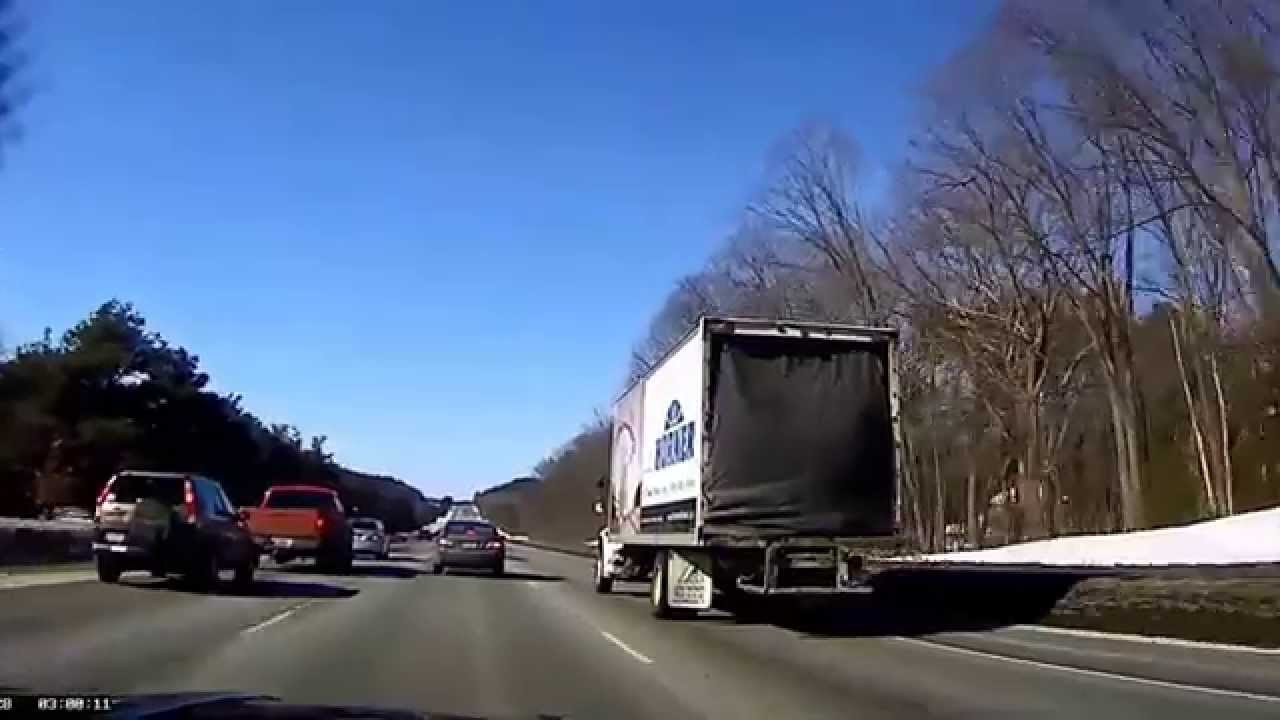 Tire falls off car on I495 YouTube