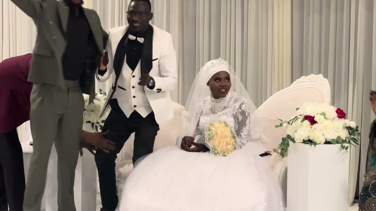 Abdurazig & Alawiya with Gurkundi singer