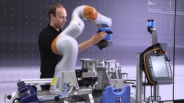 Mercedes-Benz Industrie 4.0 Hand in hand collaboration - Human Robot Cooperation (HRC) | AutoMotoTV