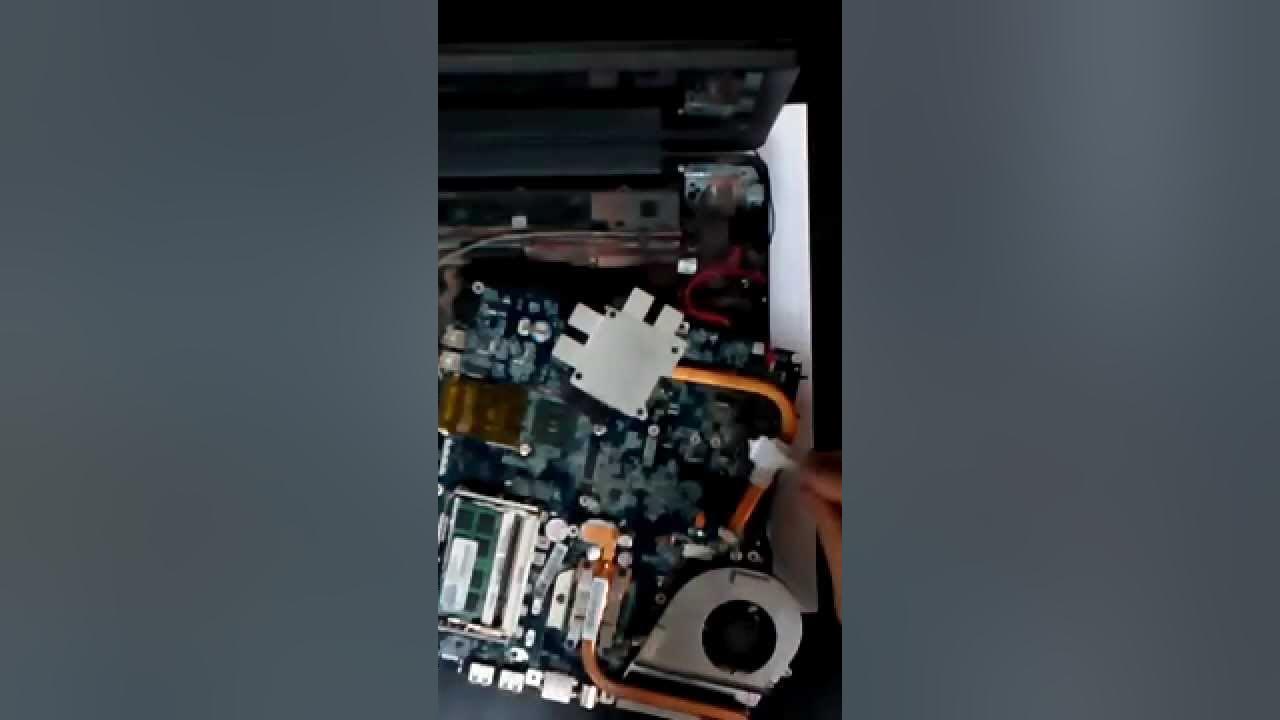 Как разобрать ноутбук тошиба satellite l850 Toshiba Satellite L850 Basic Teardown YouTube