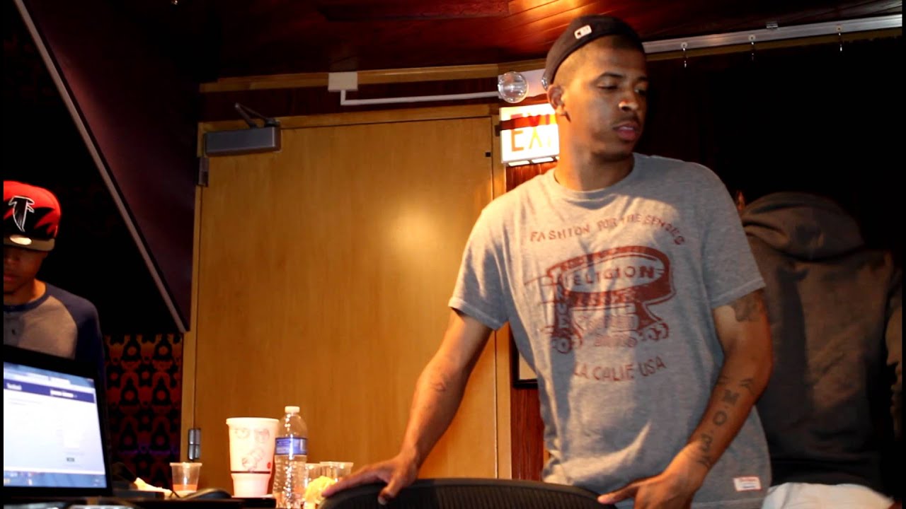 M.I.C IN CHICAGO STUDIO RECORDING SMOKIN LOUD NOW...7