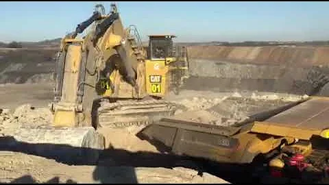 The Excavater cat 6060fs loading trak cat 793D