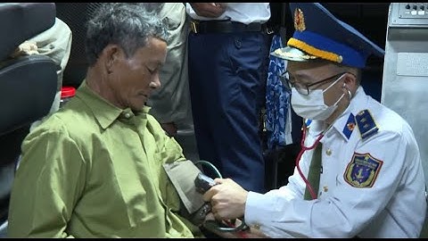 Cứu nạn 7 ngư dân trên tàu cá Quảng Ngãi bị chìm