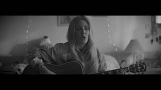 Смотреть клип Ellie Goulding - Sixteen (Acoustic)