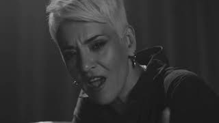 İnci Mercan - Adı Bende Saklı