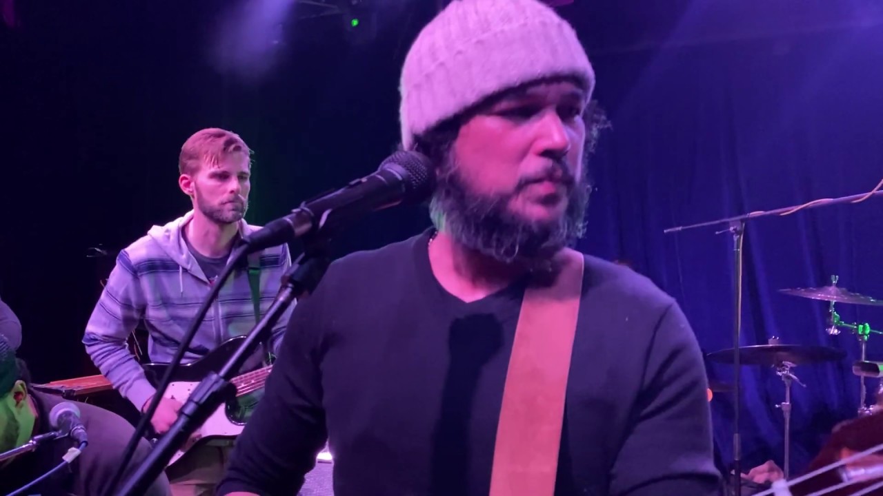 Rick Reyes & Cosmic Jibaros Performing La Cadena at Acoustic in ...