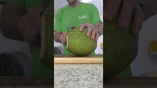 Как почистить зелёный кокос #4 Бразилия. Знакомство с фруктами#Флорипа#quality#записьэкрана#coco