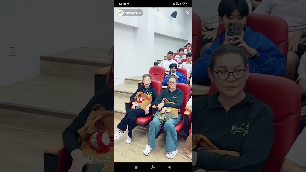 อาจารย์เบียร์สนธนาธรรมกับน้องๆนักเรียน