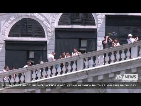 QUESTO POMERIGGIO TURISTA FRANCESE A NUOTO IN CANAL GRANDE A RIALTO: LE IMMAGINI | 26/08/2023