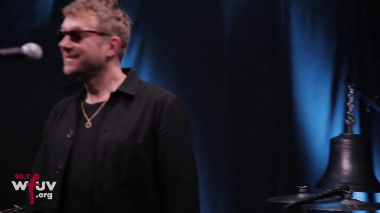 YouTubeでGorillaz - "Andromeda" (Live at WFUV)を視聴 YouTubeでGorillaz - "Andromeda" (Live at WFUV)を視聴