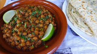 Coconut Chickpea Curry, Vegetarian | ChunsBuns