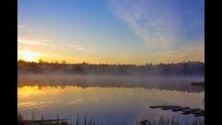 Слайд-шоу с прекрасной подборкой фото Бездонного озера в Беларуси