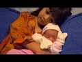 Baby Nicole Fazendo Caras e Bocas | Lulu cuida da irmãzinha