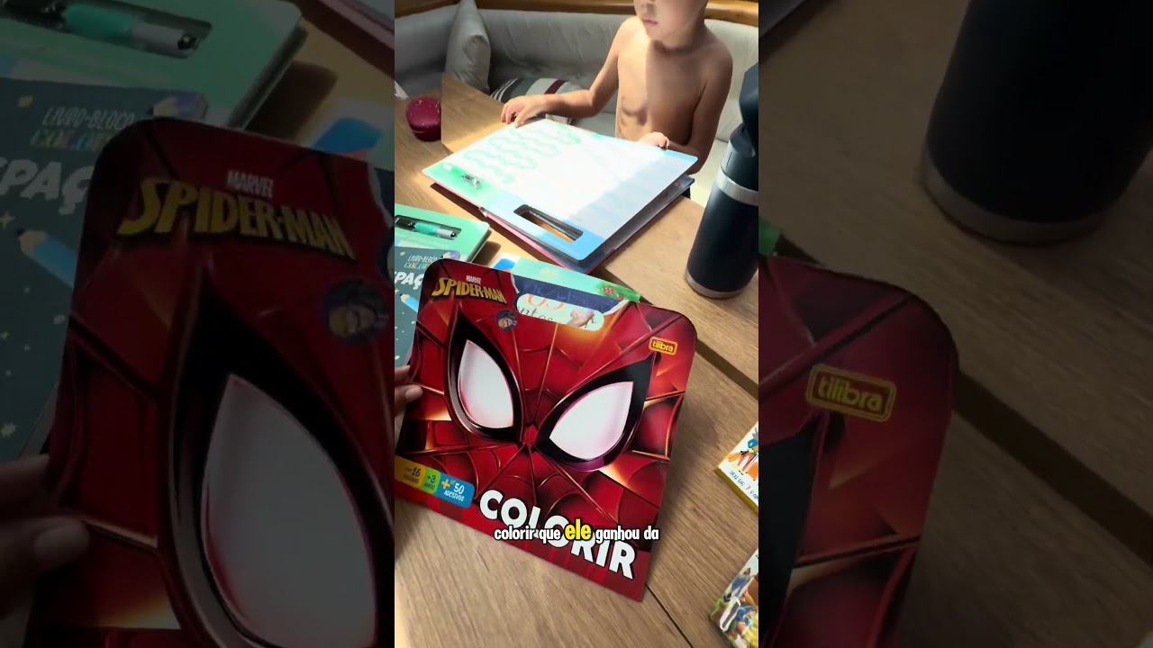 ⁣Esses livros de colorir, estudar e trabalhar a coordenação motora ajudam MUITO por aqui 🫶🏻✨