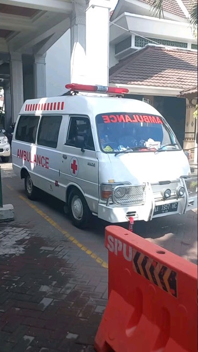 Sirene Ambulance at the hospital, siren emergency unit