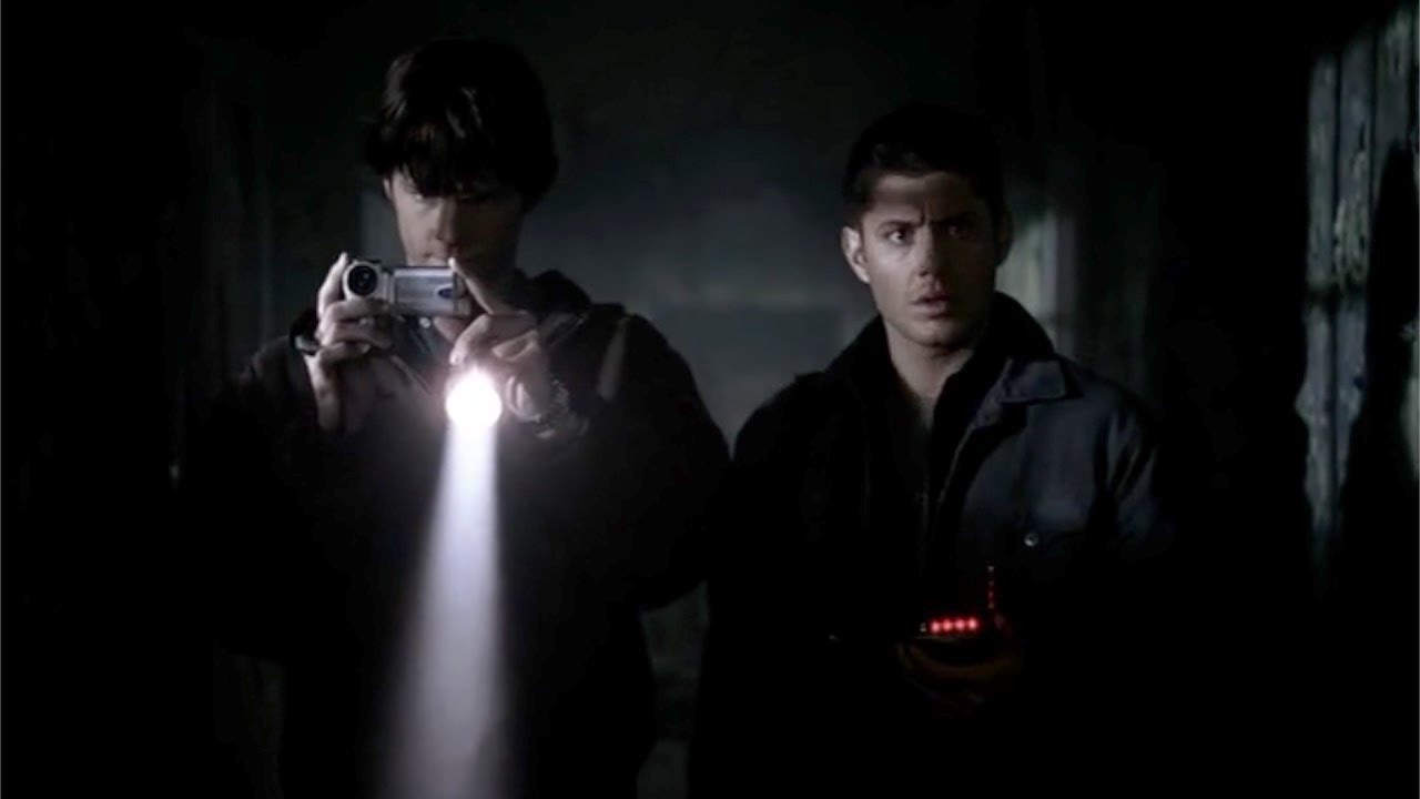 Supernatural - Sam & Dean Investigate The Asylum 1x10