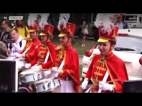 Барабанщицы у суда - Барабанщицы у суда