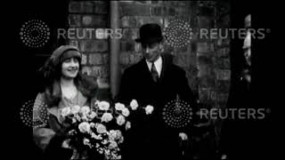1923 The engagement of the Duke of York and Elizabeth Bowes-Lyon