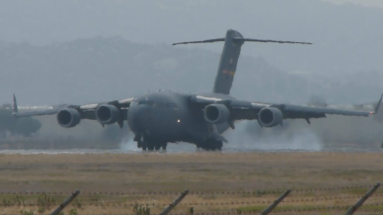 U.S. AIR FORCE C-17 Globemaster III in training - YouTube
