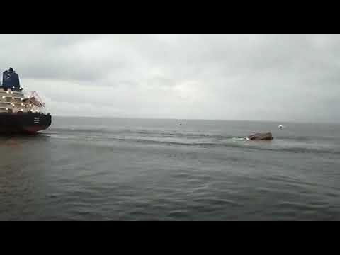 RIP😭😭 All crews died, pushing tug capsized