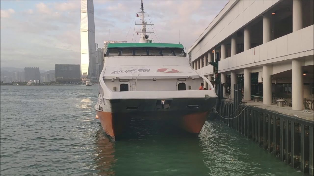 【2020.10.15 17時32分 冚頭埋牆】(新渡輪 FIRST FERRY) [新輝叄 FIRST FERRY III] 靠泊中環5號碼頭西翼