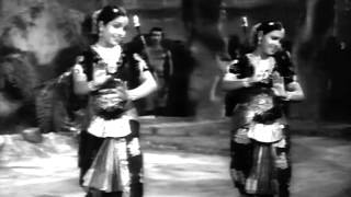 Aplam chaplam performers: sai, subbalaxmi singers: lata mangeshkar,
usha mangeshkar music: chitalkar ramchandra lyrics: rajendar krishan
film: azaad, 1955 st...
