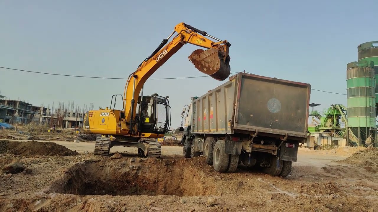 Excavator JCB 130 मशीन से बड़ा tipper लोडिंग। Anish JCB Wala 