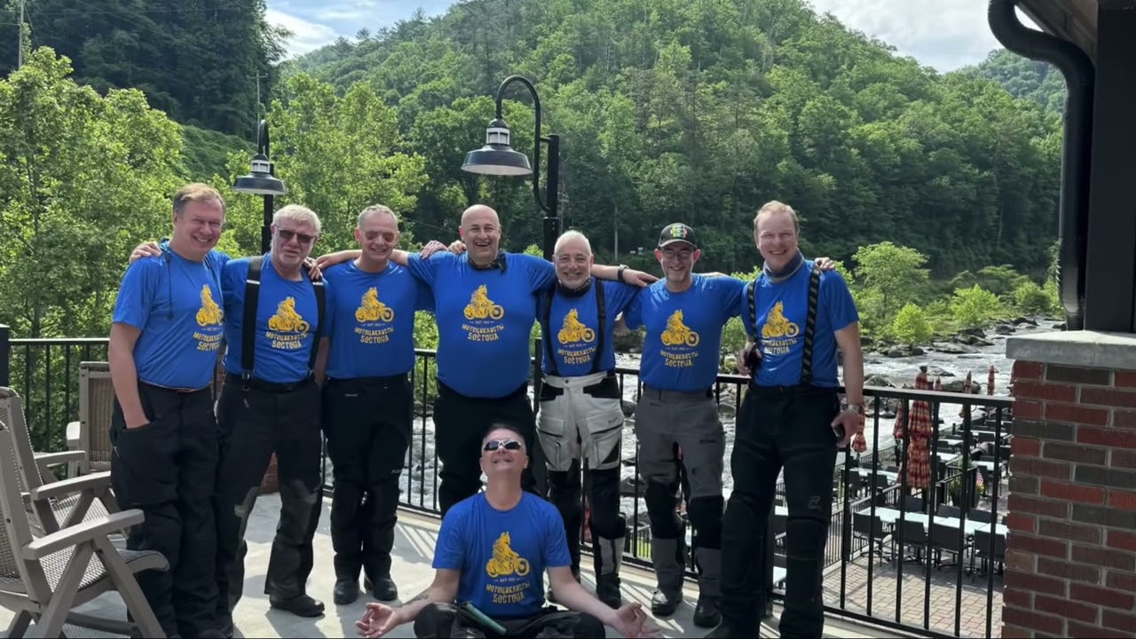 Ride to The Tail of Dragon