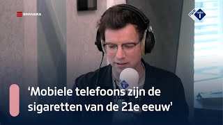 Pieter Derks wil zijn dochter eigenlijk geen mobiele telefoon geven | NPO Radio 1